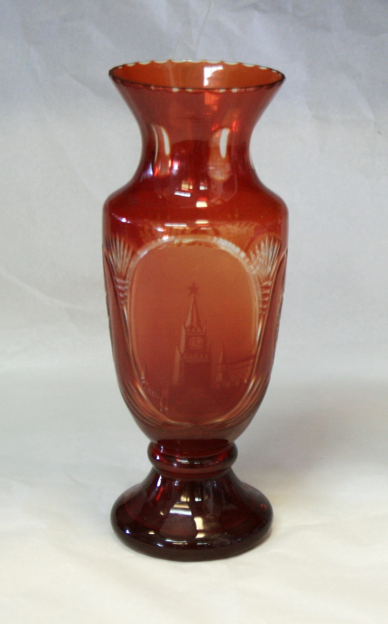 Vase with the Kremlin's image.