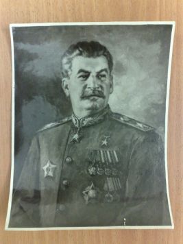 Фотография Портрет товарища Сталина, написанный красками художником Ниловым Н.С. В 1944 году.