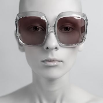 «Glasses-2» From the Series «Freaks». Картина предоставленная художественной галереей Айдан Салаховой.
