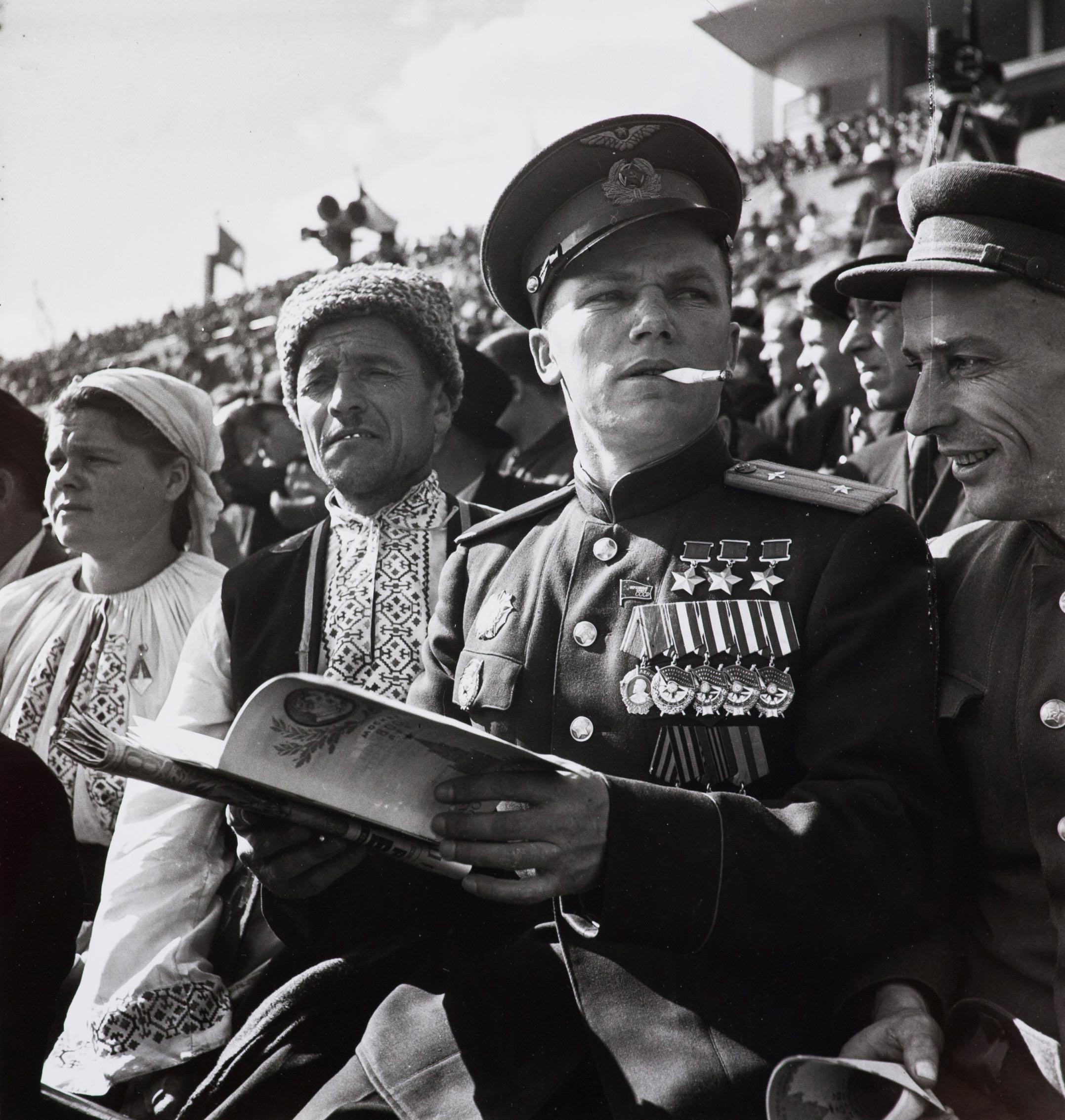 Военные фотографии победа. Кожедуб на параде Победы 1945.