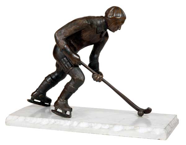 Скульптура «Хоккеист».